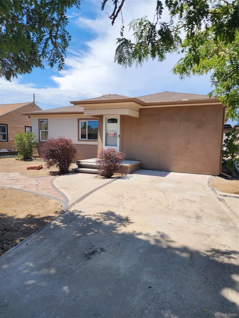 7271 Magnolia St, Commerce City, CO 80022