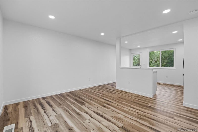 2882 Mobile St, Aurora, CO 80013
