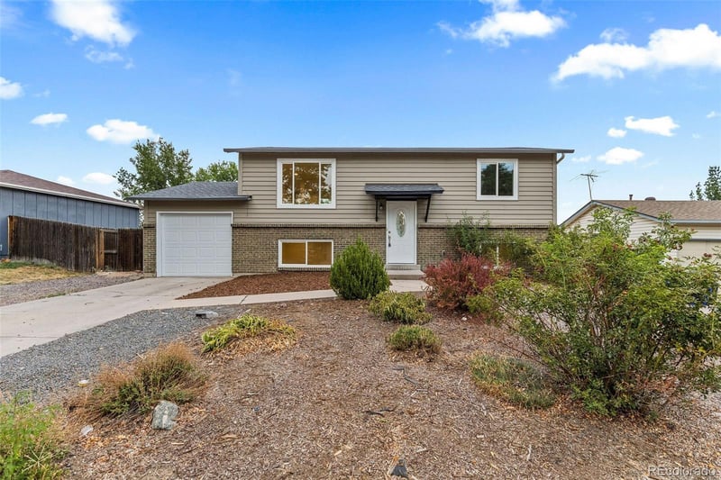 2882 Mobile St, Aurora, CO 80013