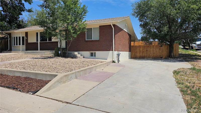 7840 Linda Cir, Denver, CO 80221