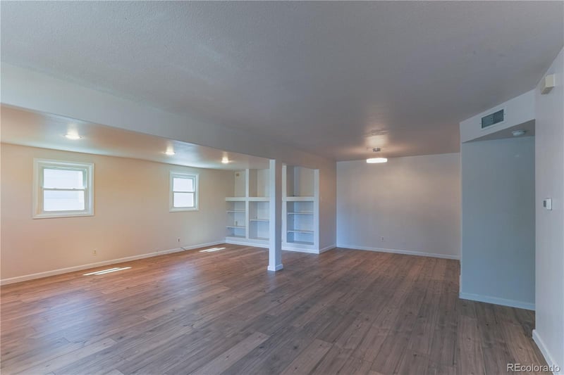 941 Zion St, Aurora, CO 80011