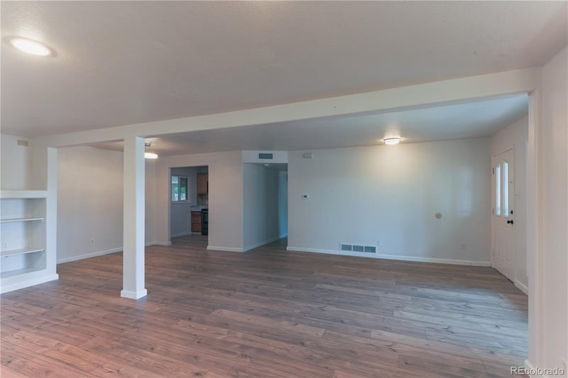 941 Zion St, Aurora, CO 80011