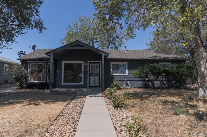941 Zion St, Aurora, CO 80011
