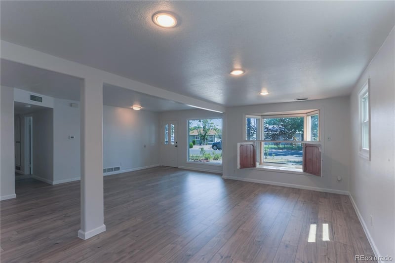 941 Zion St, Aurora, CO 80011