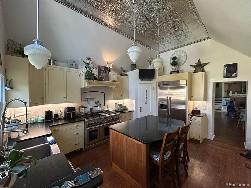 409 Vinson St, Holly, CO 81047