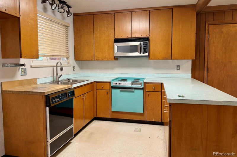 1114 S Oakland St, Aurora, CO 80012