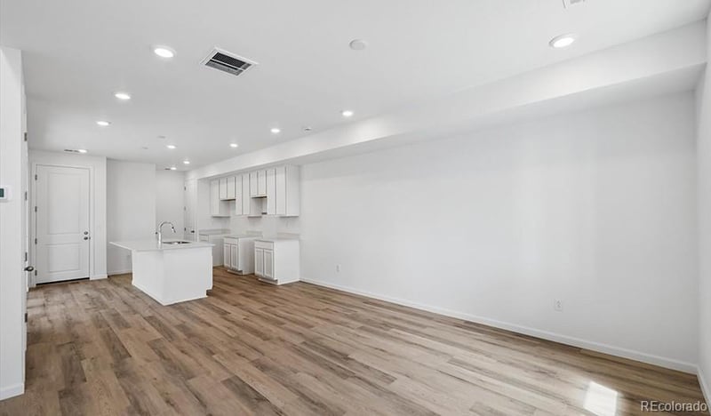 21391 E 67th Ave, Aurora, CO 80019