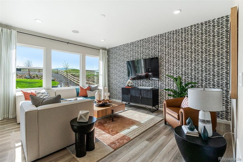 16958 92nd Dr, Arvada, CO 80007