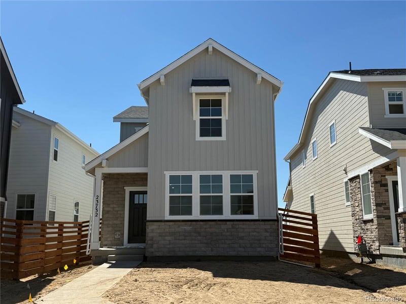 23732 E 33rd Pl, Aurora, CO 80019