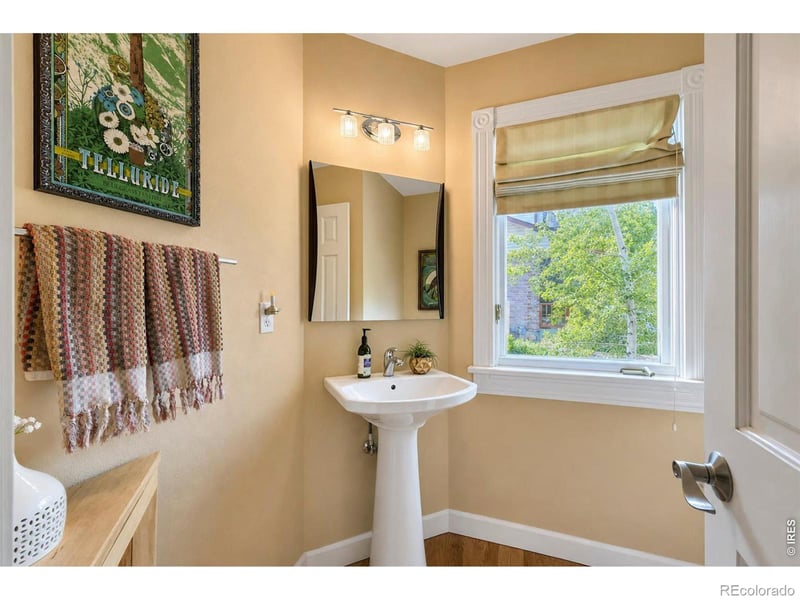 1224 Twin Peaks Cir, Longmont, CO 80503