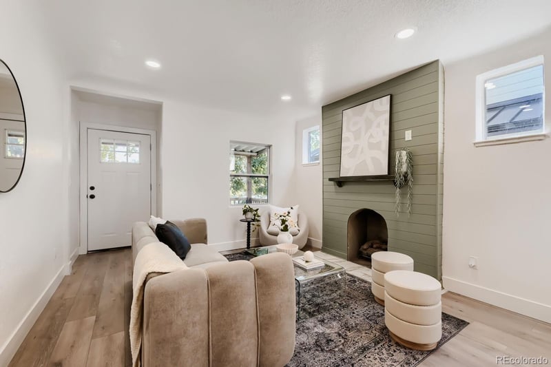 2661 N Glencoe St, Denver, CO 80207