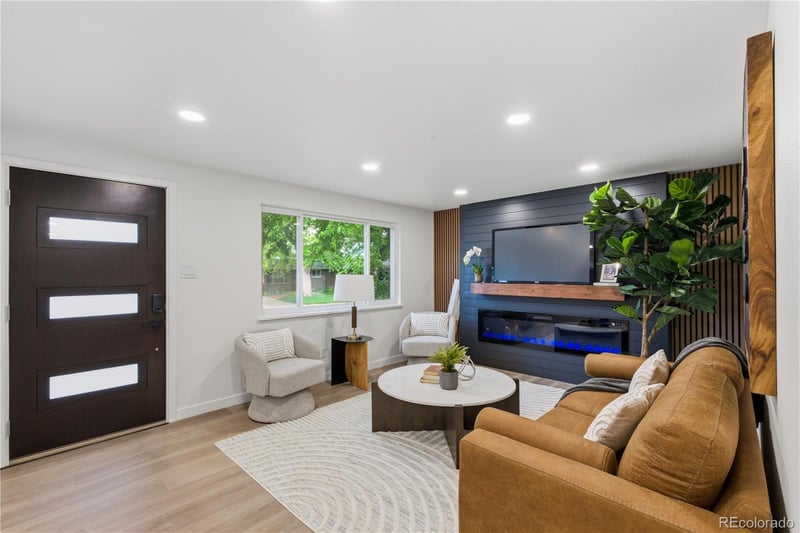 6033 Hoyt Ct, Arvada, CO 80004