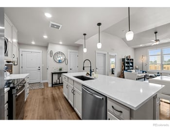 235 High Point Dr #207, Longmont, CO 80504