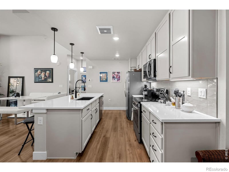 235 High Point Dr #207, Longmont, CO 80504