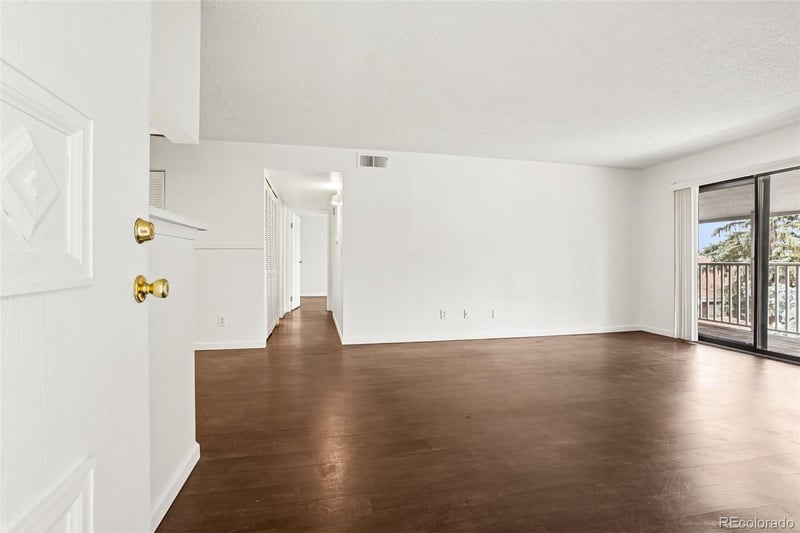 921 Walden St #206, Aurora, CO 80017