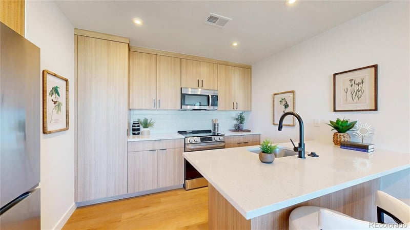 933 Edge Cir, Longmont, CO 80501