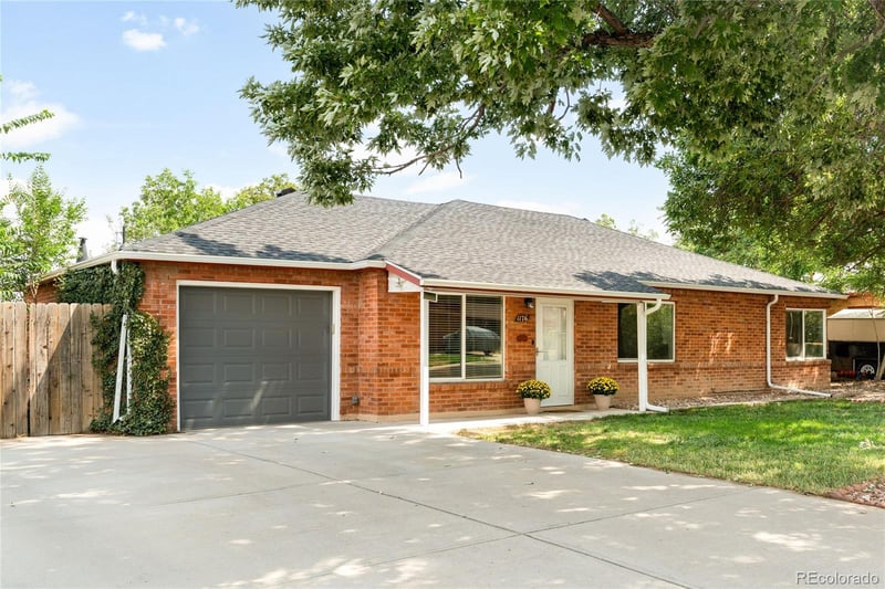 1176 Tucson St, Aurora, CO 80011