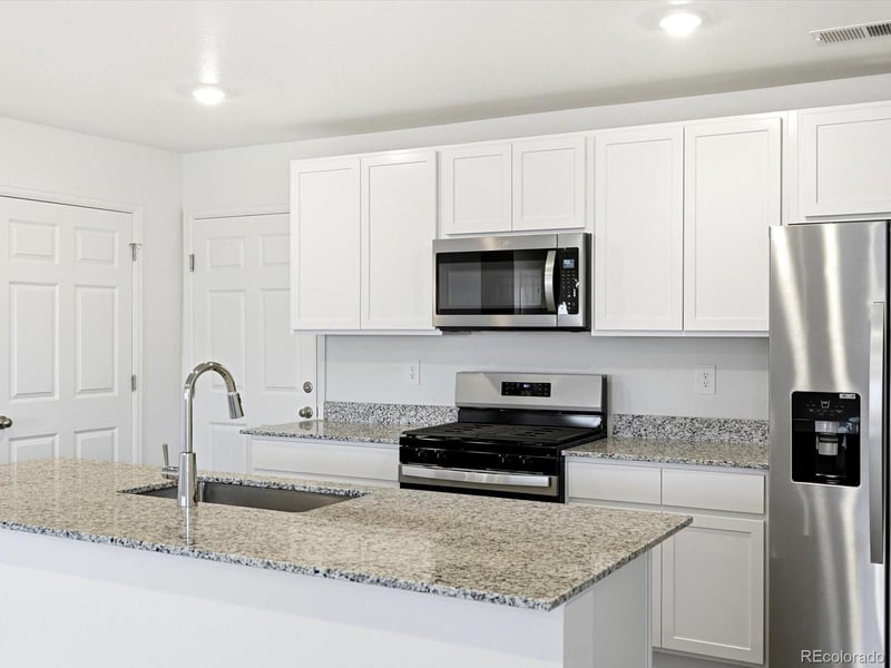21247 65th Ave, Aurora, CO 80019