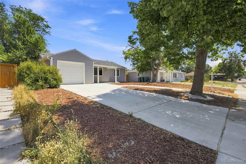 812 Geneva St, Aurora, CO 80010