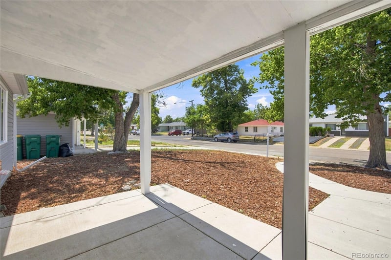 812 Geneva St, Aurora, CO 80010