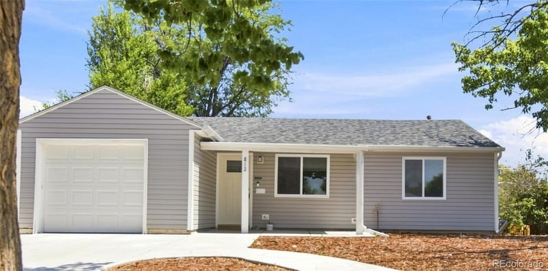812 Geneva St, Aurora, CO 80010