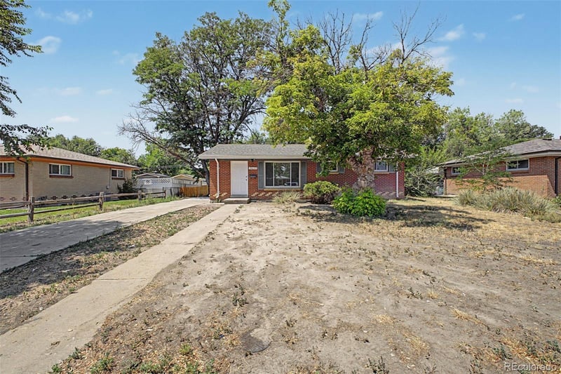 3039 Victor St, Aurora, CO 80011
