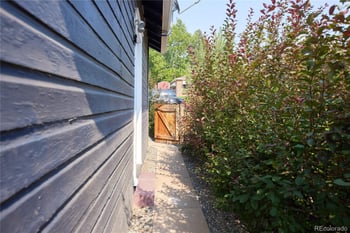 2901 S Sherman St, Englewood, CO 80113