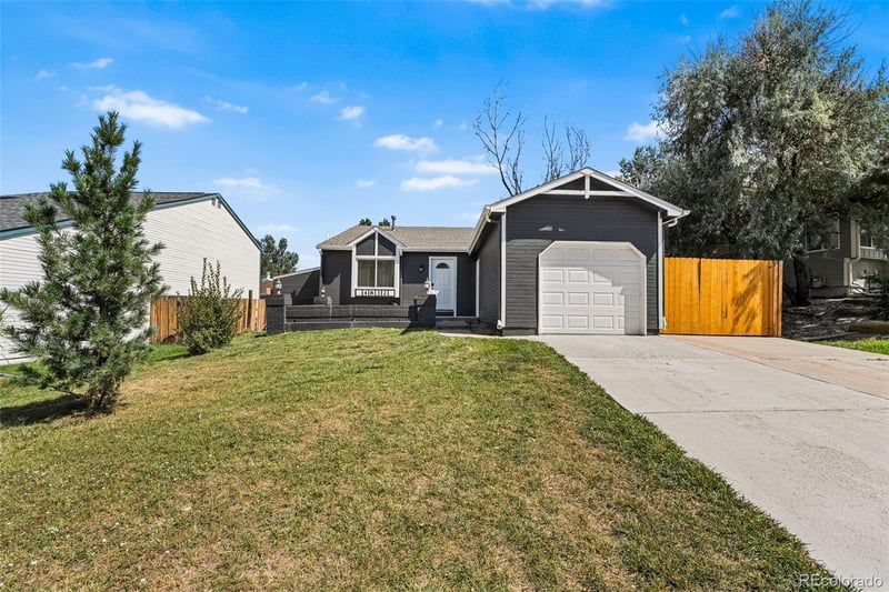 4832 Genoa St, Centennial, CO 80015