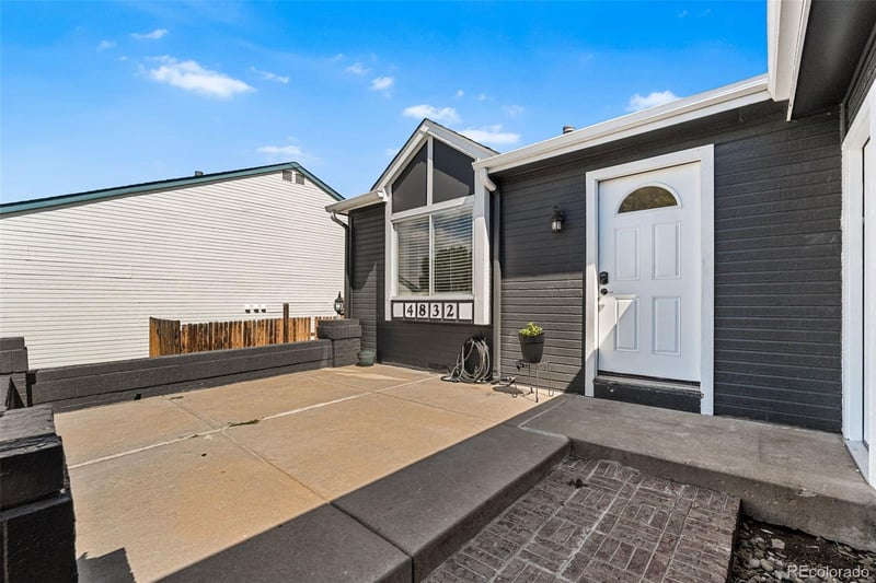4832 Genoa St, Centennial, CO 80015