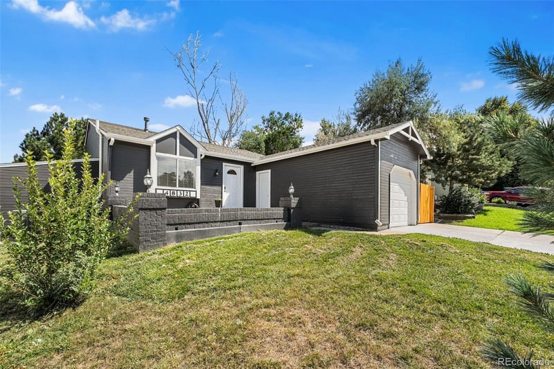 4832 Genoa St, Centennial, CO 80015