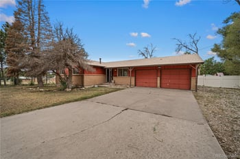 11 Macnaughton Rd, Pueblo, CO 81001