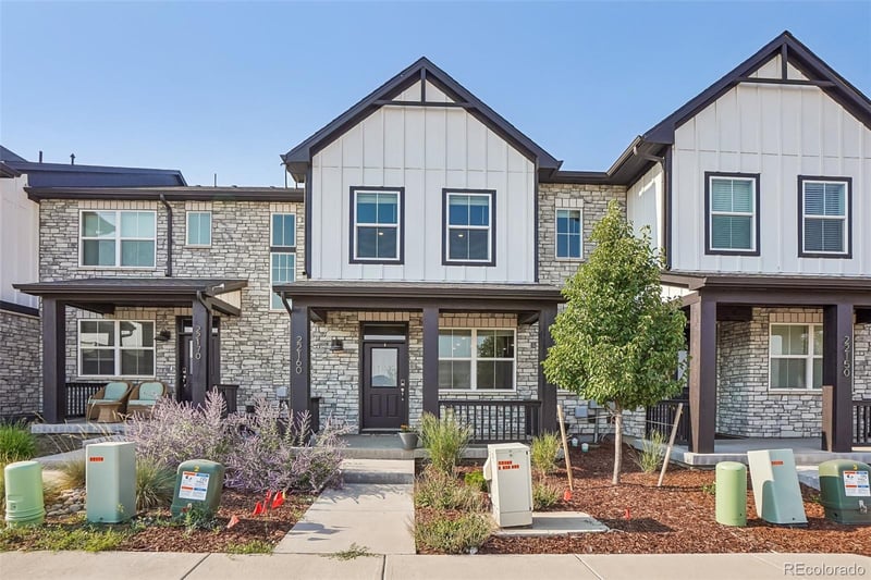 22160 8th Ave, Aurora, CO 80018