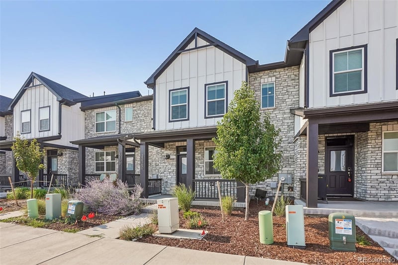 22160 8th Ave, Aurora, CO 80018