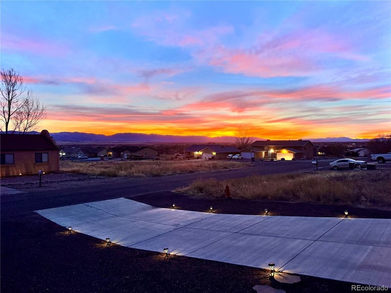 279 Acorn Dr, Pueblo West, CO 81007