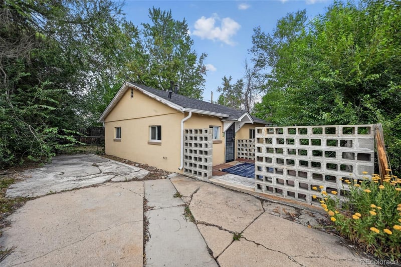 225 Holland St #B, Denver, CO 80226
