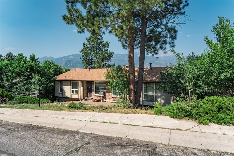 610 Crown Ridge Dr, Colorado Springs, CO 80904