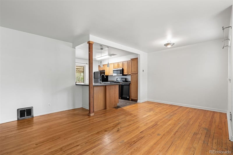 2256 Geneva St, Aurora, CO 80010