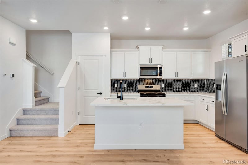 22614 6th Pl, Aurora, CO 80018