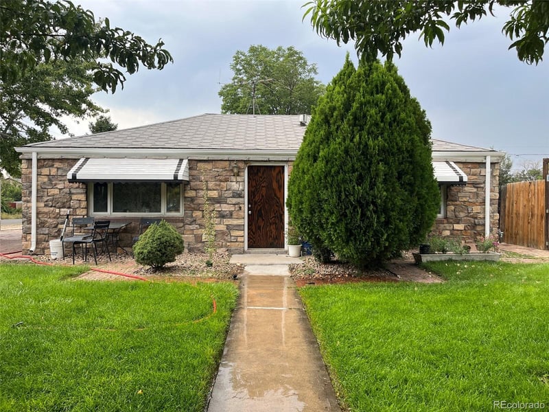 1701 Bahama St, Aurora, CO 80011