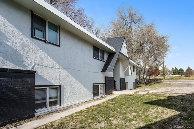 2107 Preuss Rd, Colorado Springs, CO 80910