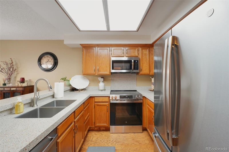 967 S Evanston Cir, Aurora, CO 80012