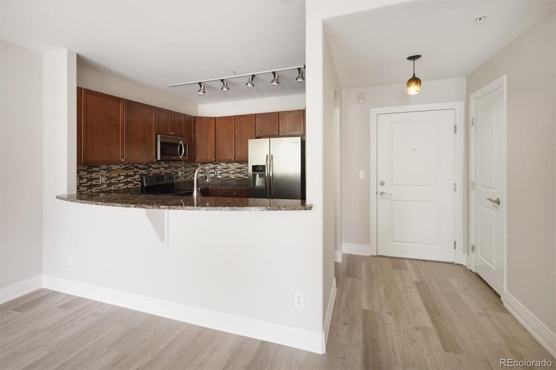 9079 E Panorama Cir #413, Englewood, CO 80112