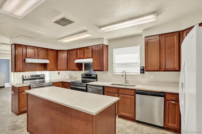 16390 E 14th Pl, Aurora, CO 80011
