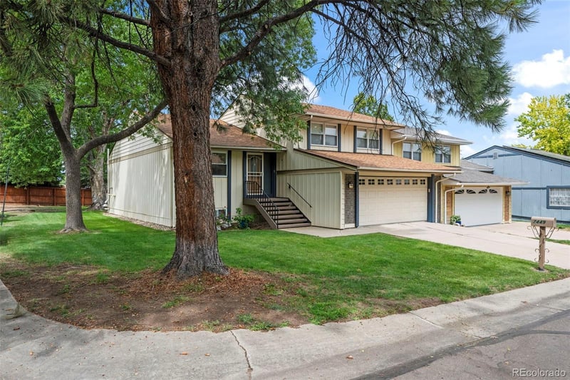 7449 W Maple Dr, Lakewood, CO 80226
