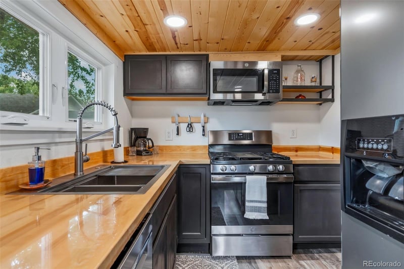 542 E 10th St, Loveland, CO 80537
