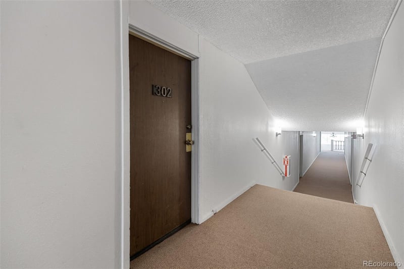 209 E Highline Cir #302, Centennial, CO 80122