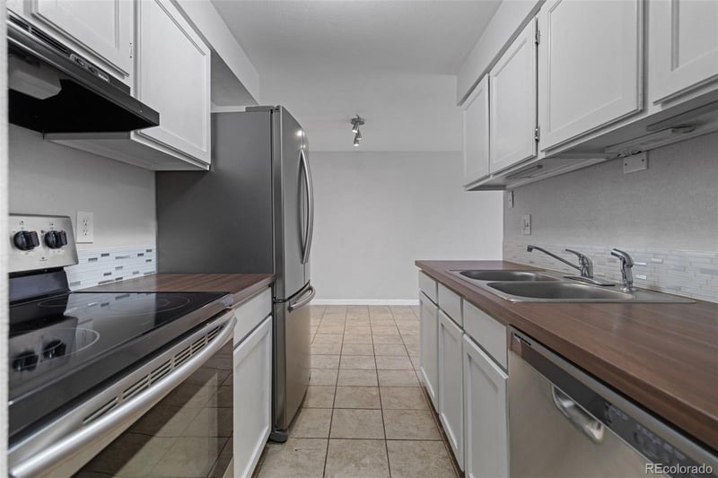 209 E Highline Cir #302, Centennial, CO 80122