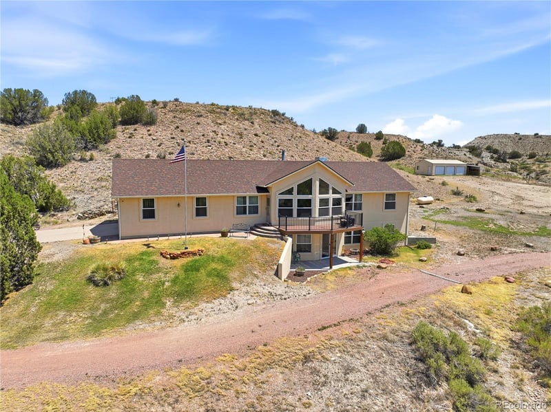 570 Valley Dr, Penrose, CO 81240