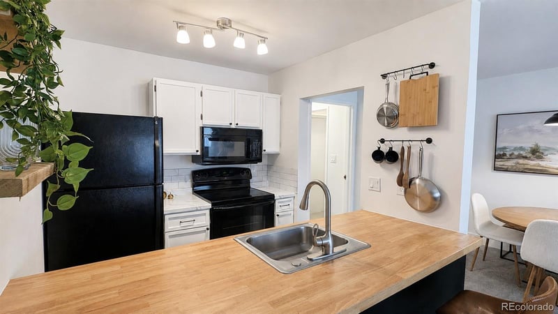 532 Oakwood Dr #D103, Castle Rock, CO 80104