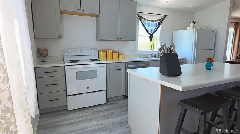 39030 Alta Vista Rd, Ramah, CO 80832
